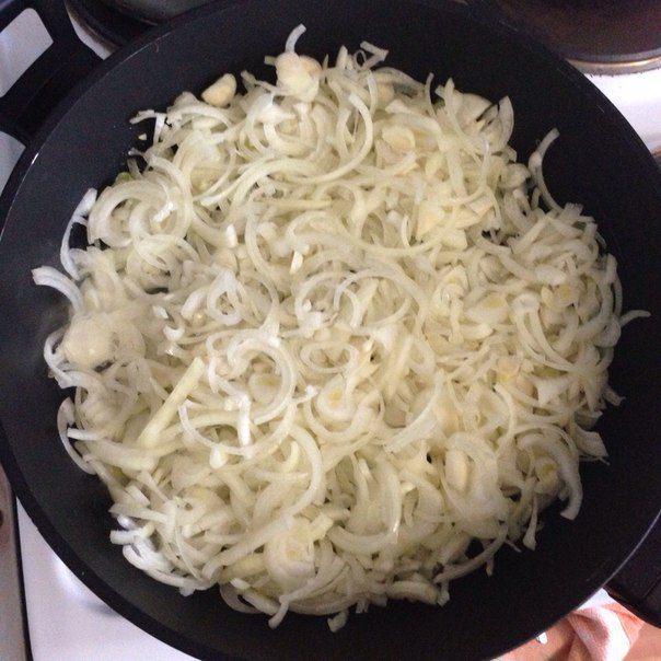 Многослойный луковый пирог