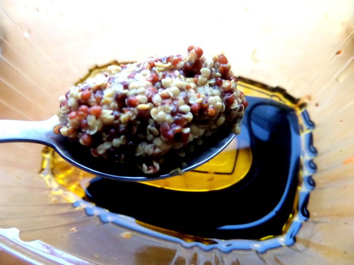 Чечевичный салат с овощами и маслинами