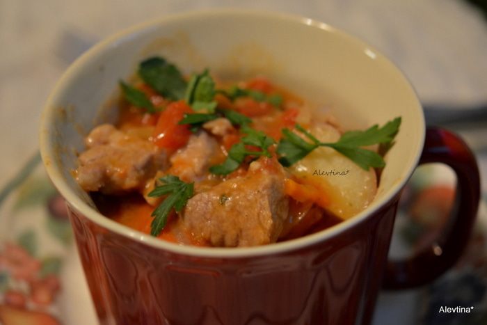 Cвинина, тушеная с овощами