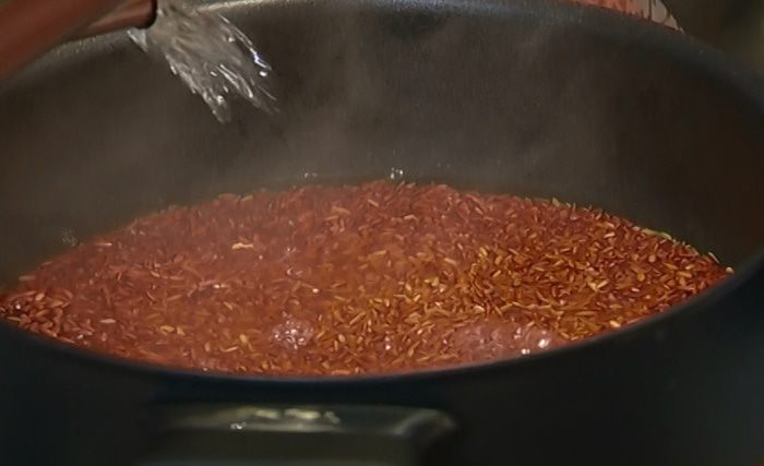 Красный рис с барбарисом и фисташками