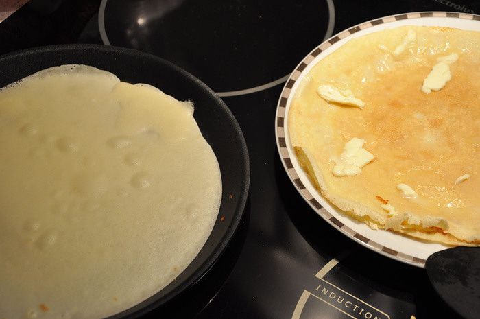 Блины с молочной начинкой в шоколадных кольцах