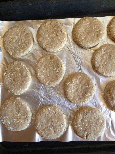 Коржики на сыворотке с вареньем