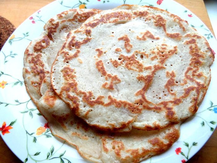 Дрожжевые блины с луково-сырной начинкой