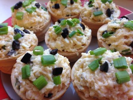 Сырный салат в тарталетках