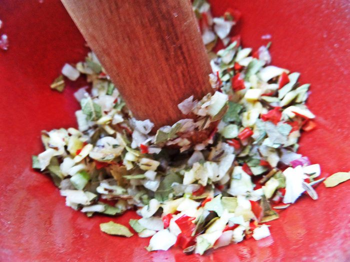 Рулька с разной капустой и грибами