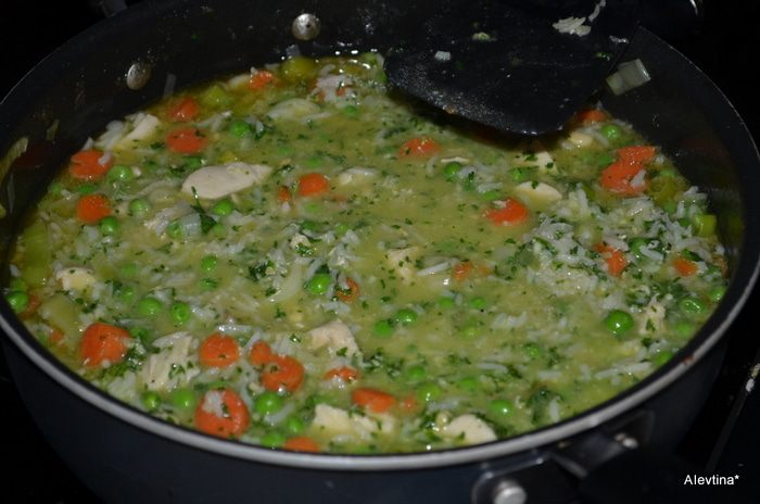 Суп куриный с зеленым горошком 