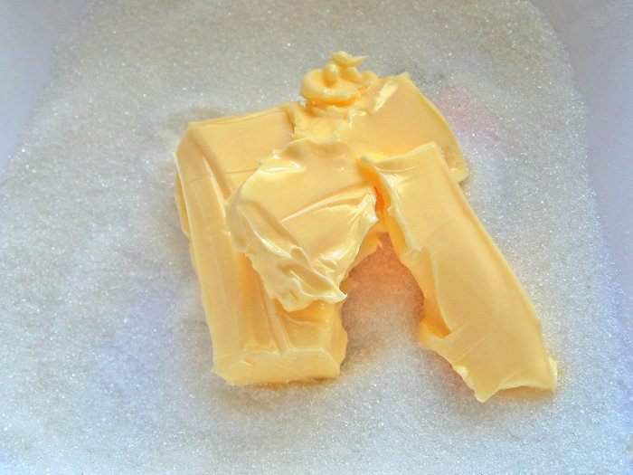 Пирог бисквитный с черникой