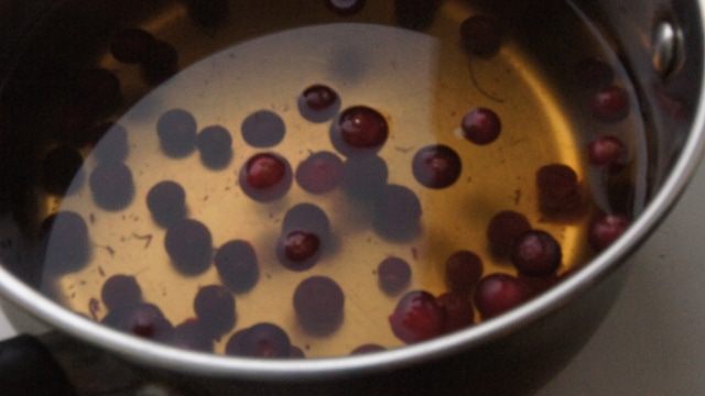 Клюквенный чай на травяном настое