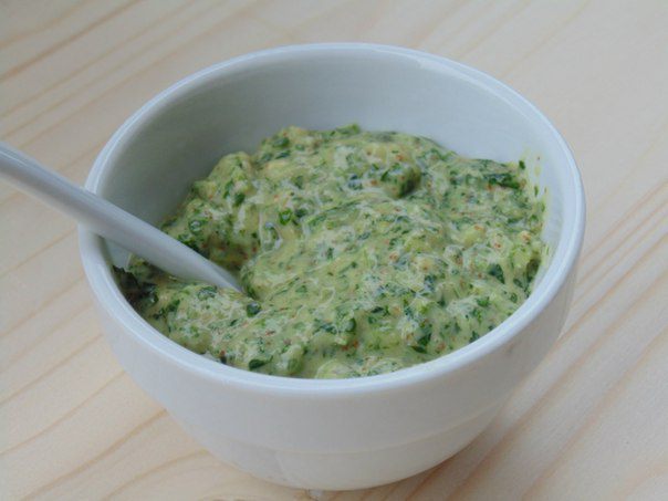 Свинина с пряным картофелем и зеленым соусом
