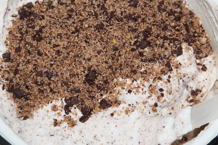 Шоколадный торт с грецкими орехами