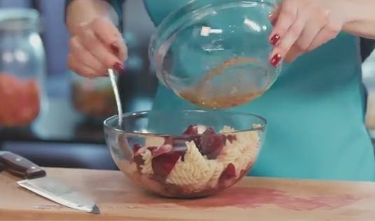 Норвежский салат из скумбрии со свеклой