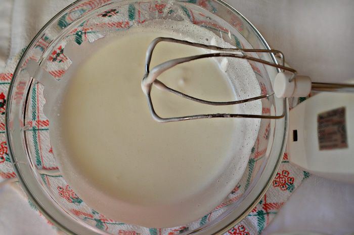 Десерт «Плавающие острова» (ILES FLOTTANTES) c ягодным соусом