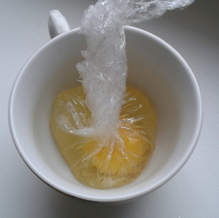 Спаржа с яйцом-пашот и соусом песто