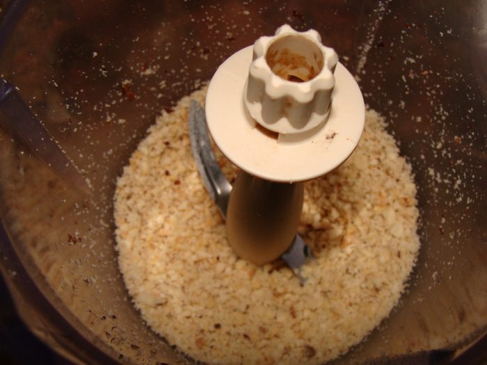 Горячий шоколад из белого шоколада с ароматом лесных орехов