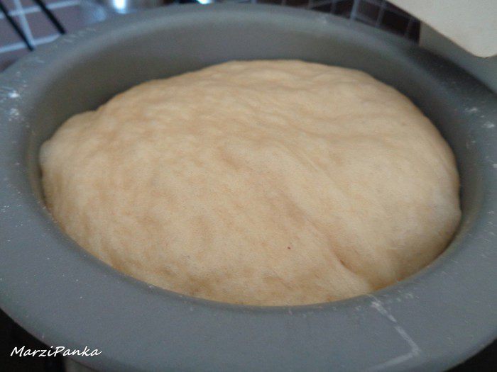 Булочки-улитки с изюмом и корицей