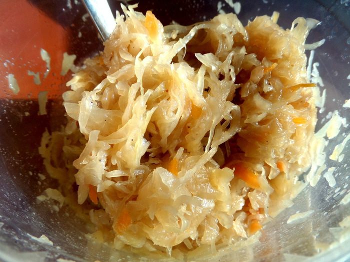 Пирог с капустой и черносливом