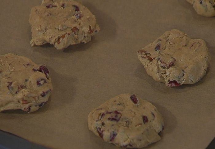 Печенье с клюквой и орехами пекан 