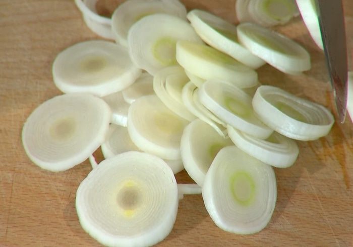 Рулетики со свининой и яблоками 