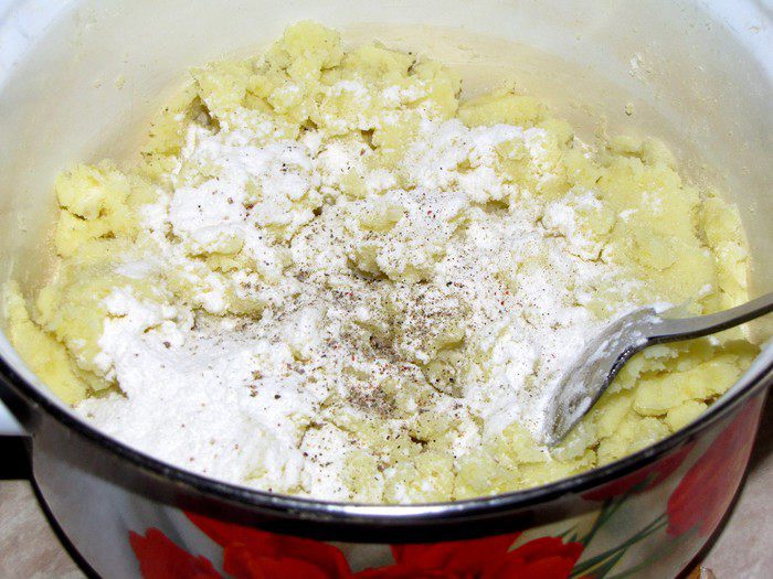 Картофельные зразы с капустой из духовки