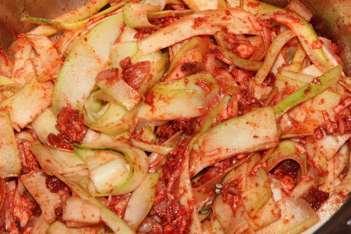 Чесночный суп с цукини и сухариками