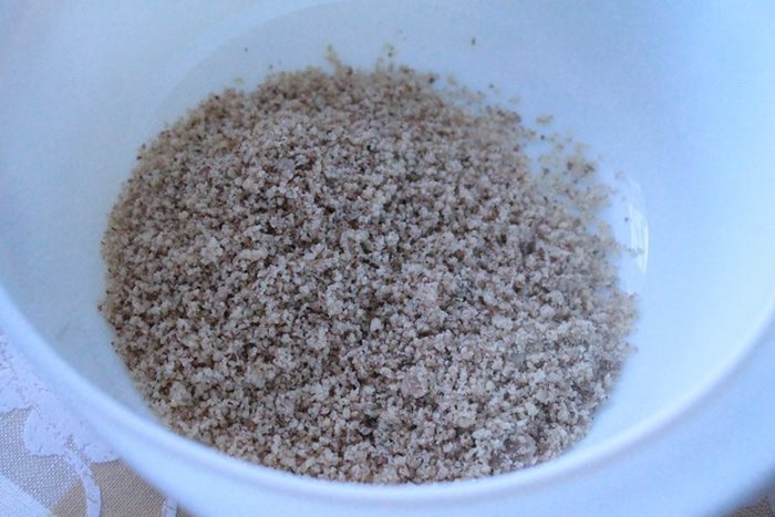 Ореховый торт-безе с малиновым кремом