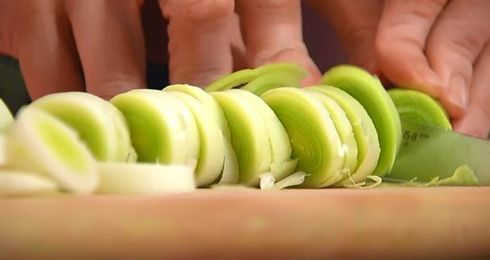 Суп-крем из фенхеля, сельдерея и порея с семгой