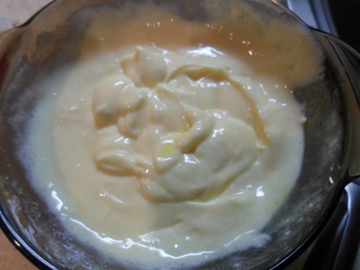 Брауни с вишнями и орехами