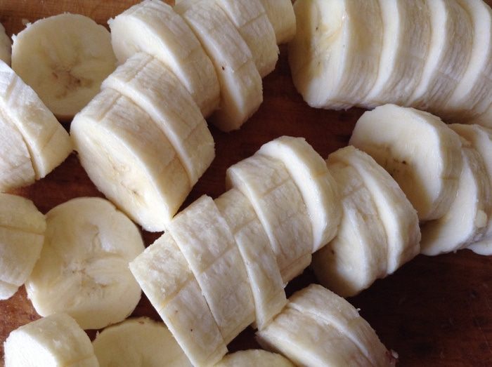 Куриная грудка с арахисом и бананами