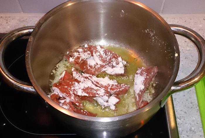 Бефстроганов (Boeuf Stroganoff)