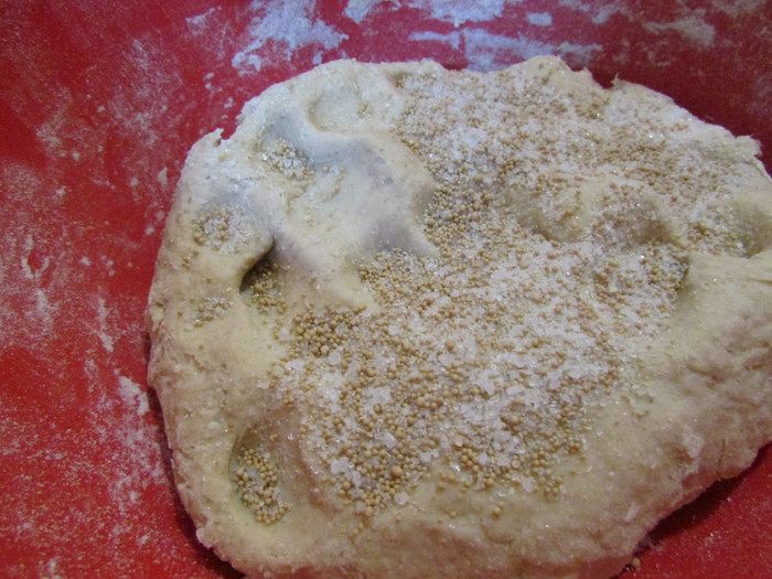 Гречишный хлеб с изюмом и орехами