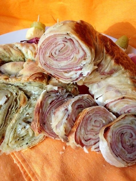 Слоеные пироги-рулеты с несладкими начинками