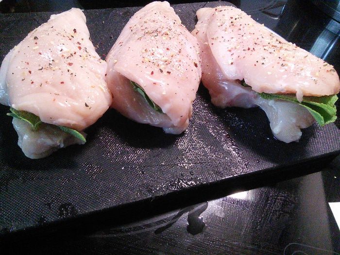 Куриные грудки а-ля сальтимбокка