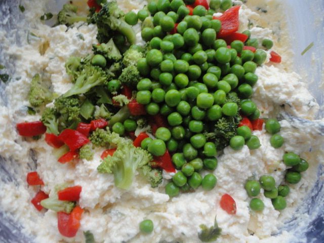 Творожная запеканка с сыром и овощами