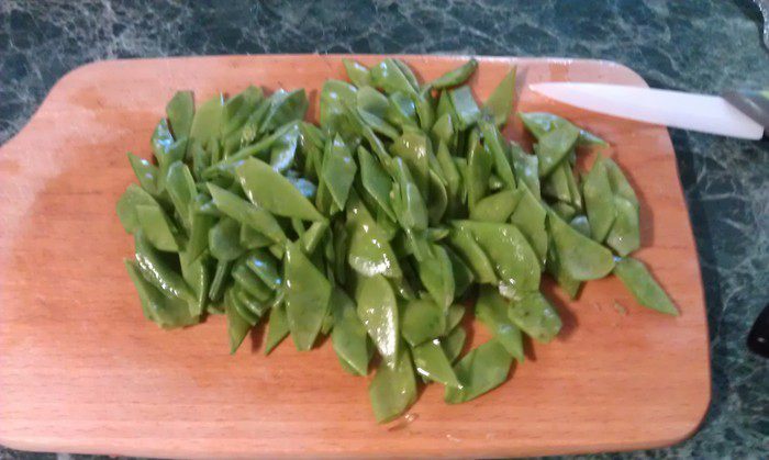 Паста со спаржей и молодым горошком