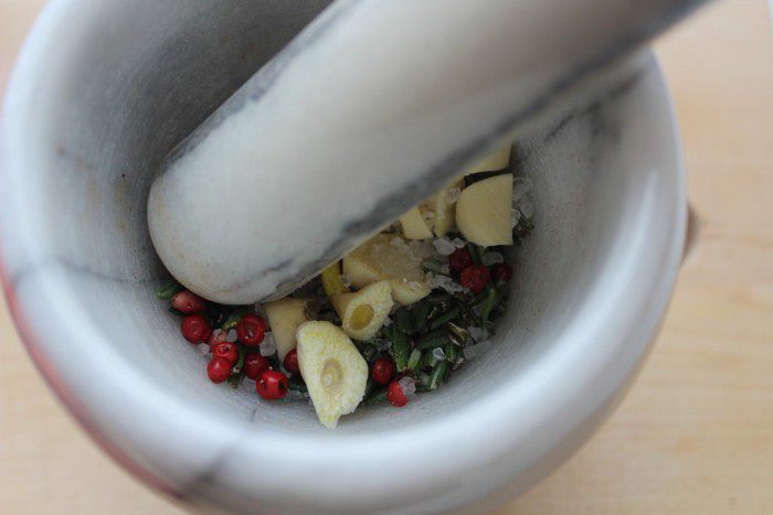 Чипсы из поленты с розмарином и пряной солью (для МариныL)