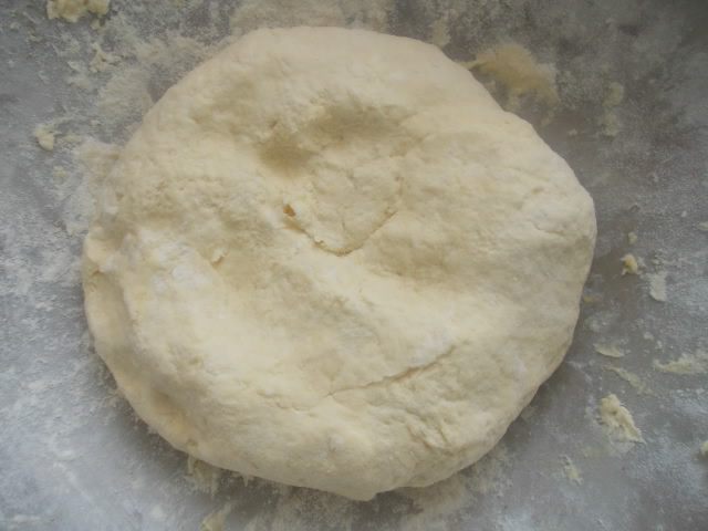 Киш с семгой, двумя видами сыра и прованскими травками