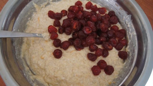 Апельсиновые кексы с овсяными хлопьями и вяленой вишней