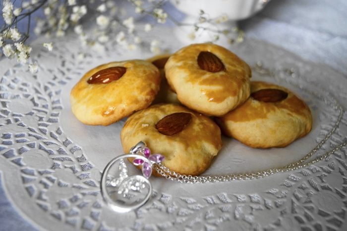 Песочное печенье на сметане с миндалем