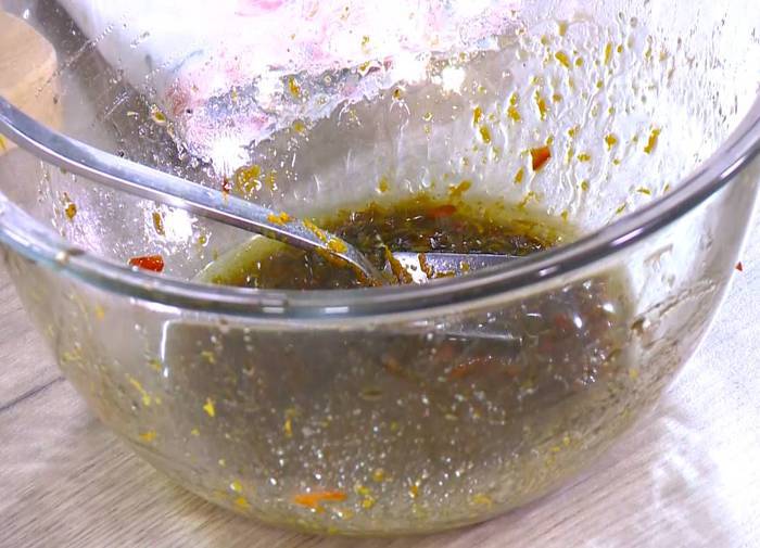 Салат с нутом и запеченной в меду морковью 