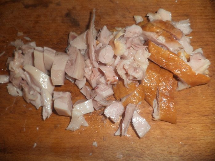 Салат из копчёной  курицы, консервированной фасоли и маринованных  шампиньонов