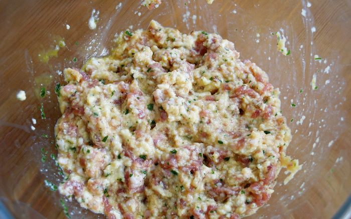 Фаршированная цесарка с капустой