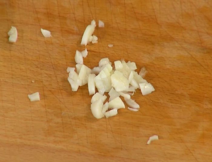 Салат из булгура с яблоком, сельдереем и красным перцем 
