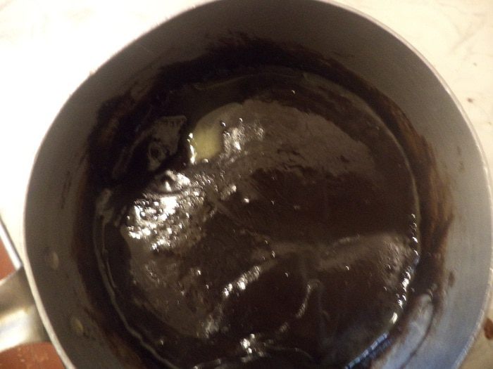 Медовый торт с черносливом и грецкими орехами