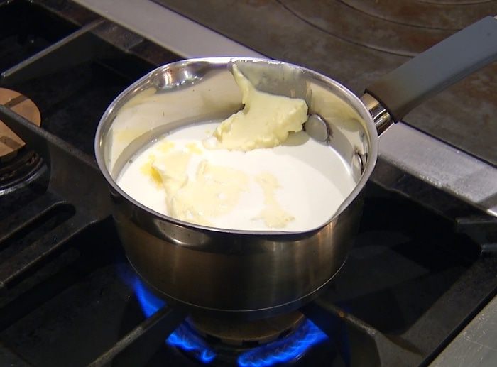 Хитрая грушевая шарлотка с ежевикой