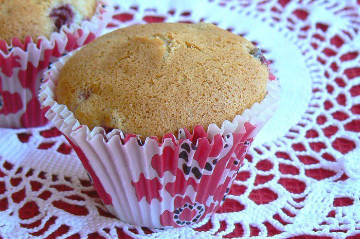 Маффины с брусникой и белым шоколадом 