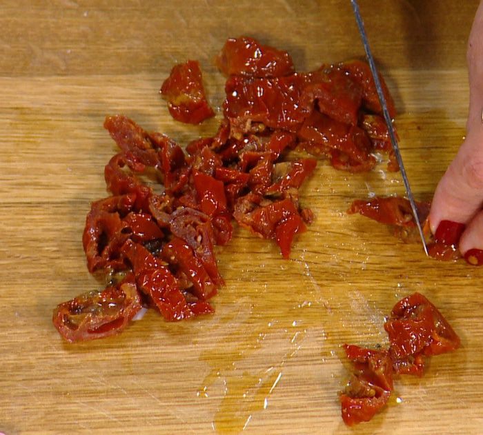 Запеканка из макарон с ветчиной, зеленым горошком и горчицей 