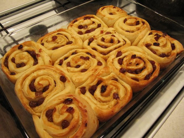Булочки с изюмом