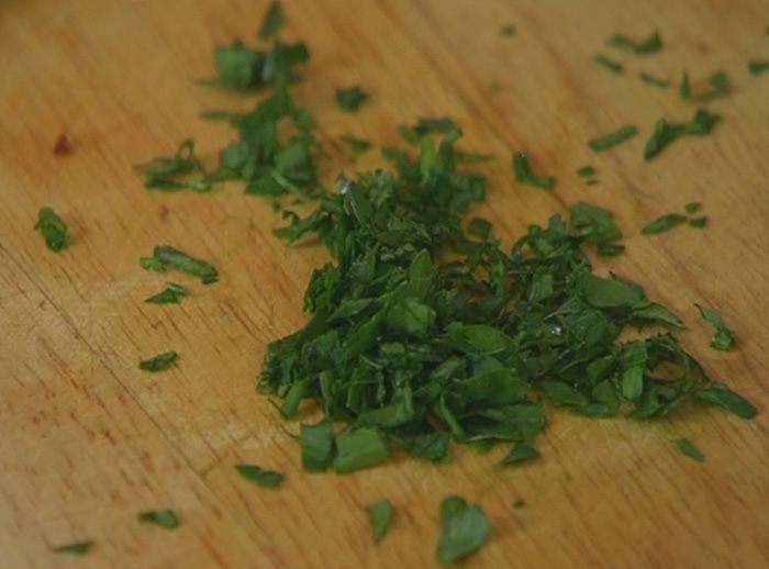 Томатный суп с чечевицей, свеклой и шпинатом