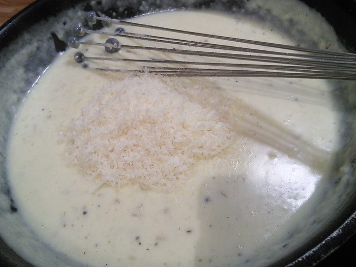 Каннеллони со спаржей под соусом бешамель 