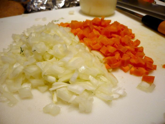 Рыбные колбаски под лимонным соусом